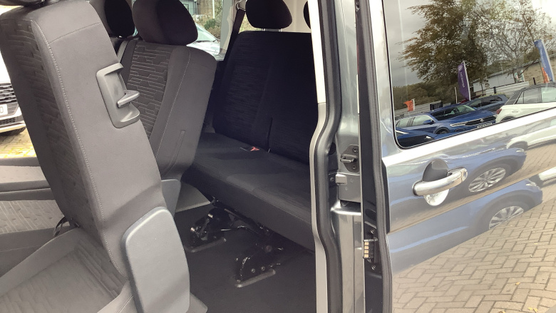 Volkswagen Transporter Shuttle T32 Swb Diesel 2.0 TDI 110PS SE Minibus